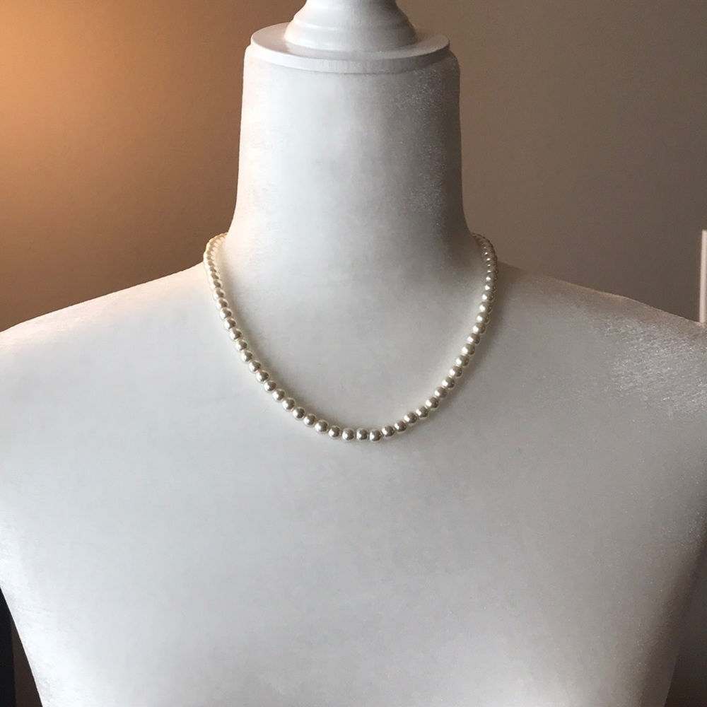 Beautiful faux pearl necklace, bracelet & earrings
